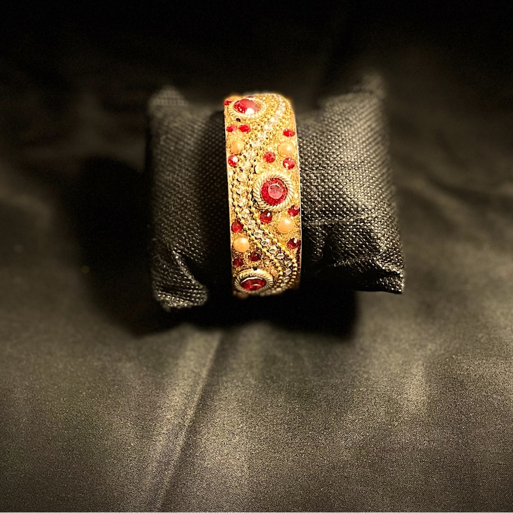 Pretty bangle/bracelet. formal occasion jewellery.